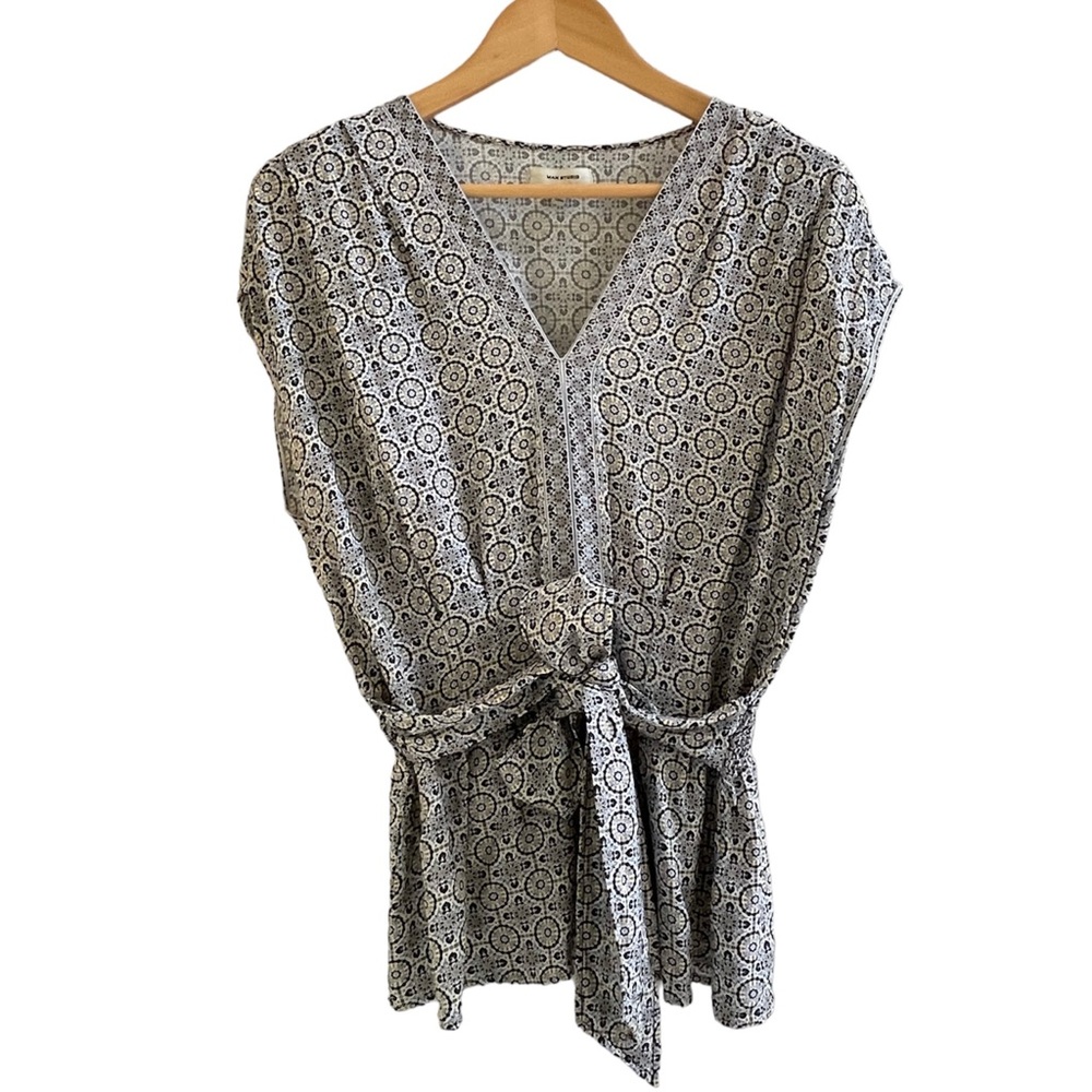 ★ Max Studio | V-neck peplum blouse, size L ★